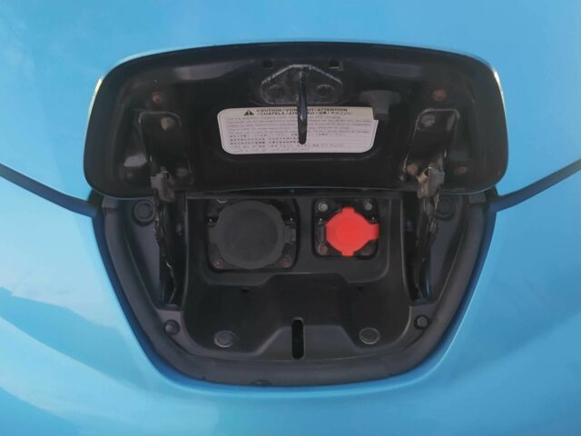 Ниссан Лиф 2011 в Млынове на Automoto.ua Синий Ниссан Лиф, объемом двигателя 1.6 л и пробегом 100 тыс. км за 3900 $, фото 15 на Automoto.ua