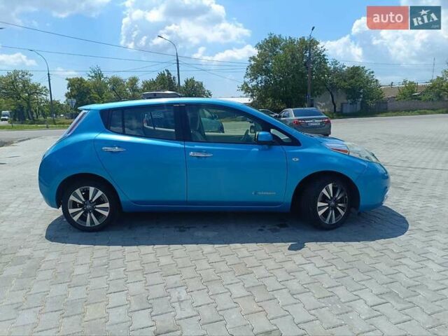 Синий Ниссан Лиф, объемом двигателя 0 л и пробегом 116 тыс. км за 4800 $, фото 4 на Automoto.ua