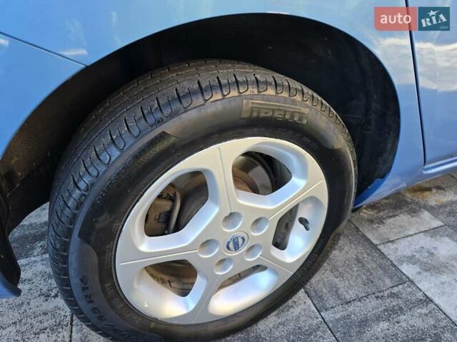 Синий Ниссан Лиф, объемом двигателя 0 л и пробегом 80 тыс. км за 4300 $, фото 50 на Automoto.ua