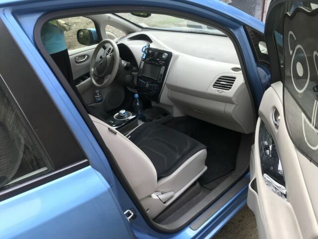 Синий Ниссан Лиф, объемом двигателя 0 л и пробегом 183 тыс. км за 12499 $, фото 11 на Automoto.ua