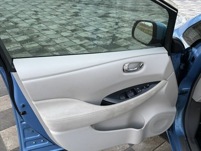 Синий Ниссан Лиф, объемом двигателя 0 л и пробегом 161 тыс. км за 5150 $, фото 13 на Automoto.ua