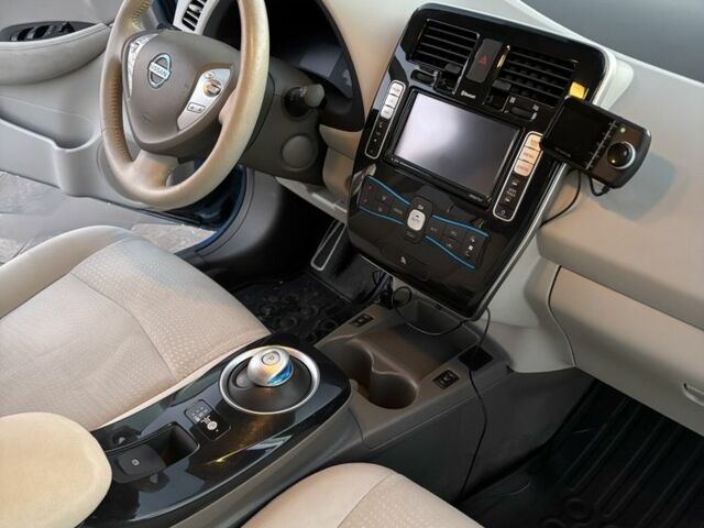 Синий Ниссан Лиф, объемом двигателя 0 л и пробегом 161 тыс. км за 5150 $, фото 10 на Automoto.ua