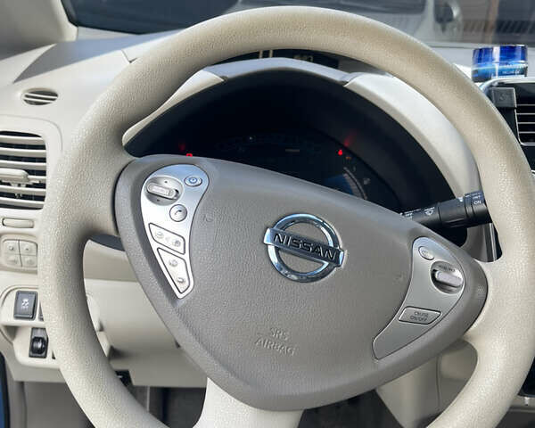 Синий Ниссан Лиф, объемом двигателя 0 л и пробегом 160 тыс. км за 10500 $, фото 18 на Automoto.ua