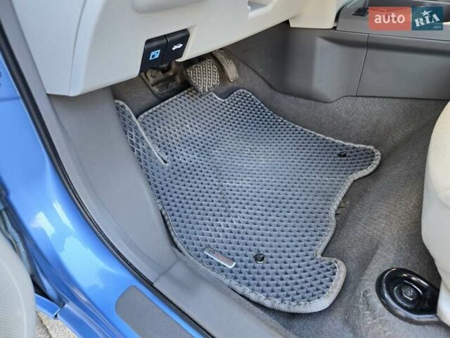Синий Ниссан Лиф, объемом двигателя 0 л и пробегом 80 тыс. км за 4300 $, фото 21 на Automoto.ua