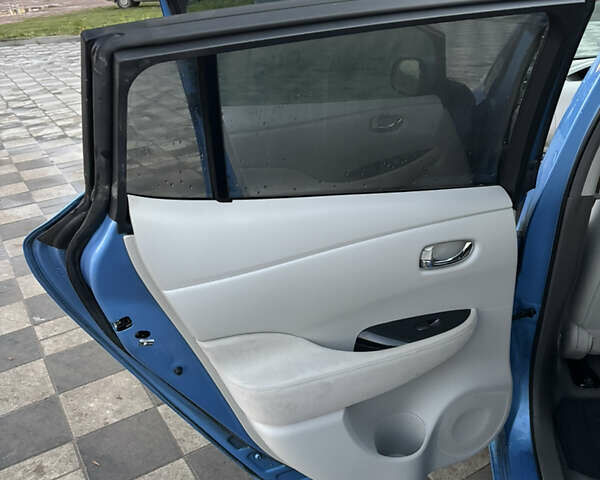 Синий Ниссан Лиф, объемом двигателя 0 л и пробегом 161 тыс. км за 5150 $, фото 14 на Automoto.ua
