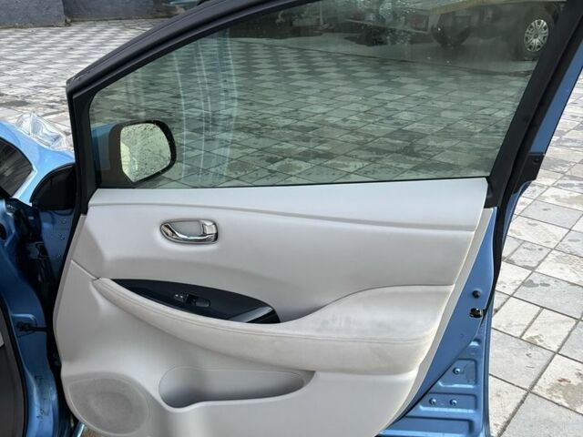 Синий Ниссан Лиф, объемом двигателя 0 л и пробегом 161 тыс. км за 5150 $, фото 12 на Automoto.ua