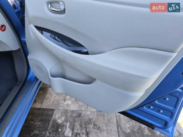 Синий Ниссан Лиф, объемом двигателя 0 л и пробегом 80 тыс. км за 4300 $, фото 27 на Automoto.ua