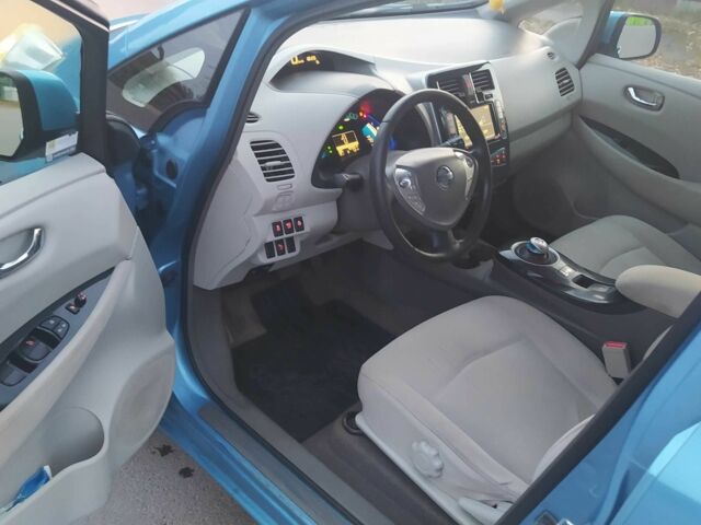 Ниссан Лиф 2011 в Млынове на Automoto.ua Синий Ниссан Лиф, объемом двигателя 1.6 л и пробегом 100 тыс. км за 3900 $, фото 12 на Automoto.ua
