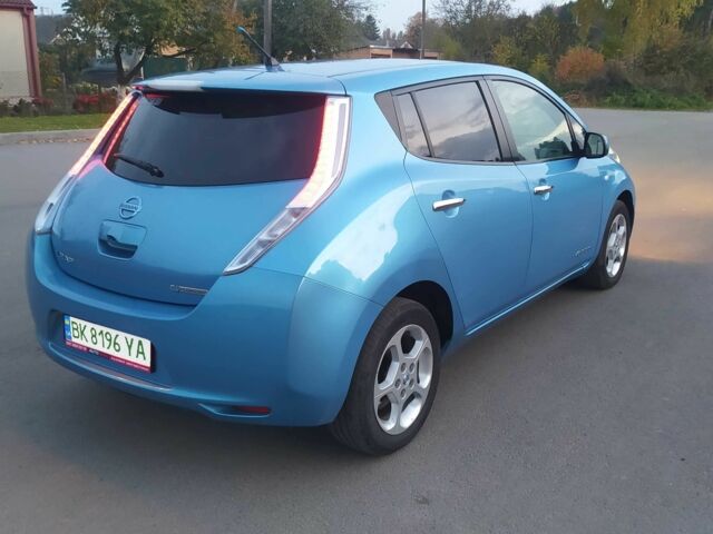 Ниссан Лиф 2011 в Млынове на Automoto.ua Синий Ниссан Лиф, объемом двигателя 1.6 л и пробегом 100 тыс. км за 3900 $, фото 3 на Automoto.ua