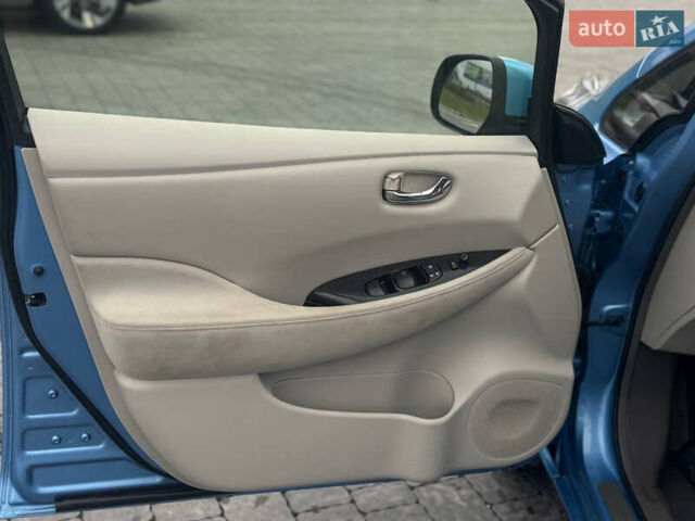 Синий Ниссан Лиф, объемом двигателя 0 л и пробегом 138 тыс. км за 4700 $, фото 25 на Automoto.ua