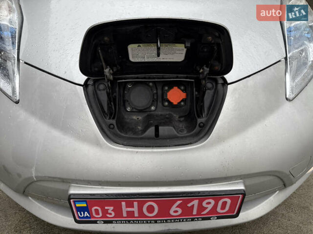 Синій Ніссан Ліф, об'ємом двигуна 0 л та пробігом 92 тис. км за 4990 $, фото 19 на Automoto.ua