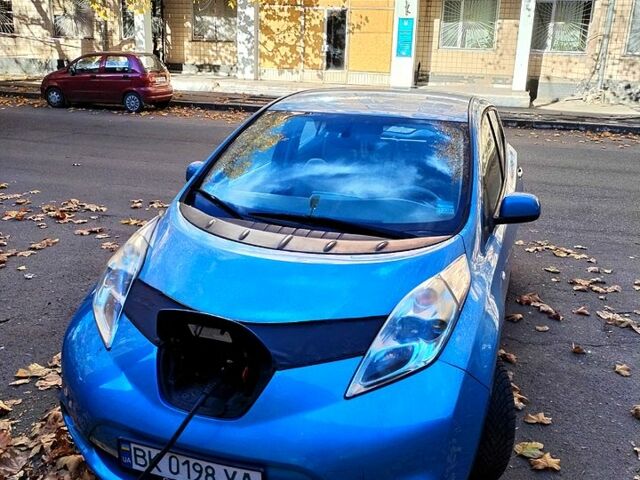 Синий Ниссан Лиф, объемом двигателя 0 л и пробегом 110 тыс. км за 5500 $, фото 7 на Automoto.ua