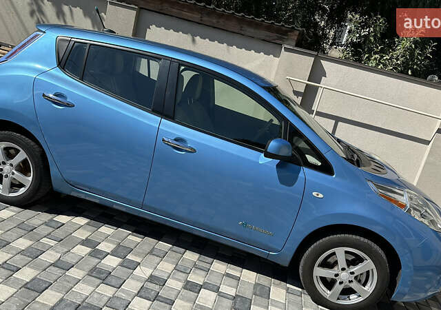 Синий Ниссан Лиф, объемом двигателя 0 л и пробегом 130 тыс. км за 5200 $, фото 3 на Automoto.ua