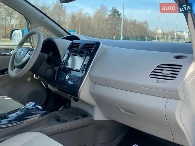 Синий Ниссан Лиф, объемом двигателя 0 л и пробегом 120 тыс. км за 5000 $, фото 14 на Automoto.ua