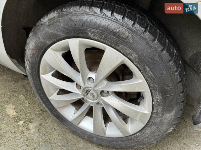 Синій Ніссан Ліф, об'ємом двигуна 0 л та пробігом 92 тис. км за 4990 $, фото 24 на Automoto.ua