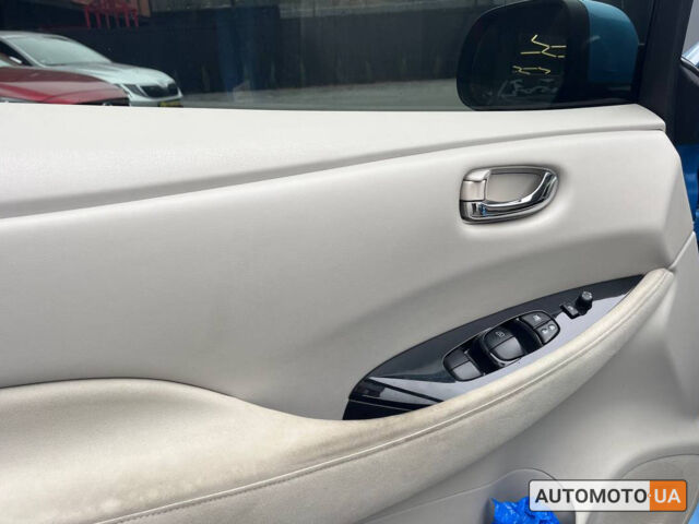 Синий Ниссан Лиф, объемом двигателя 24 л и пробегом 140 тыс. км за 5800 $, фото 6 на Automoto.ua