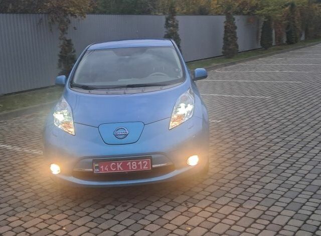 Синий Ниссан Лиф, объемом двигателя 0 л и пробегом 101 тыс. км за 4950 $, фото 2 на Automoto.ua