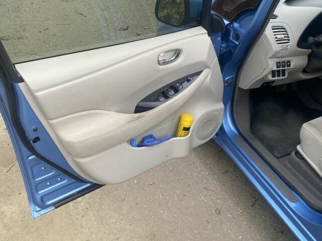 Синий Ниссан Лиф, объемом двигателя 0 л и пробегом 182 тыс. км за 4700 $, фото 4 на Automoto.ua