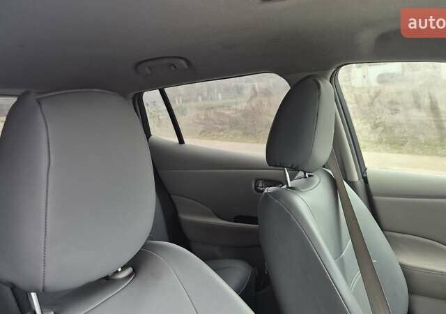 Синий Ниссан Лиф, объемом двигателя 0 л и пробегом 118 тыс. км за 4900 $, фото 24 на Automoto.ua