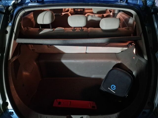 Синий Ниссан Лиф, объемом двигателя 0 л и пробегом 112 тыс. км за 5850 $, фото 22 на Automoto.ua