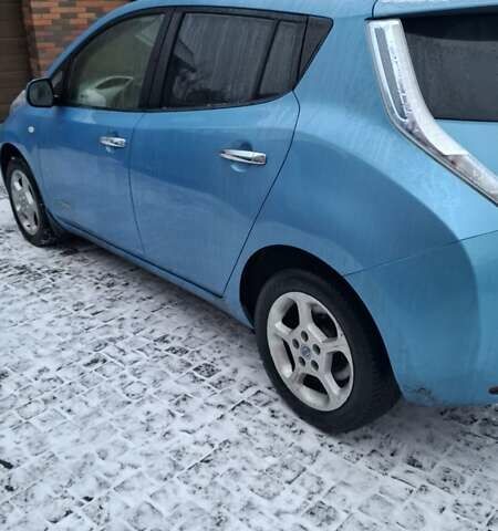 Синий Ниссан Лиф, объемом двигателя 0 л и пробегом 107 тыс. км за 5200 $, фото 2 на Automoto.ua