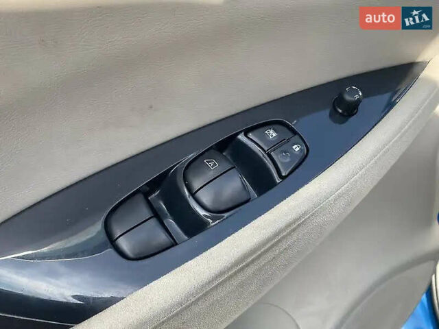 Синий Ниссан Лиф, объемом двигателя 0 л и пробегом 120 тыс. км за 5000 $, фото 8 на Automoto.ua