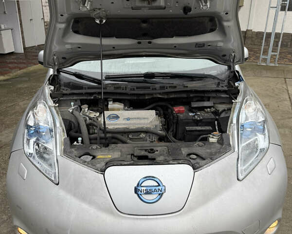 Синій Ніссан Ліф, об'ємом двигуна 0 л та пробігом 92 тис. км за 4990 $, фото 18 на Automoto.ua