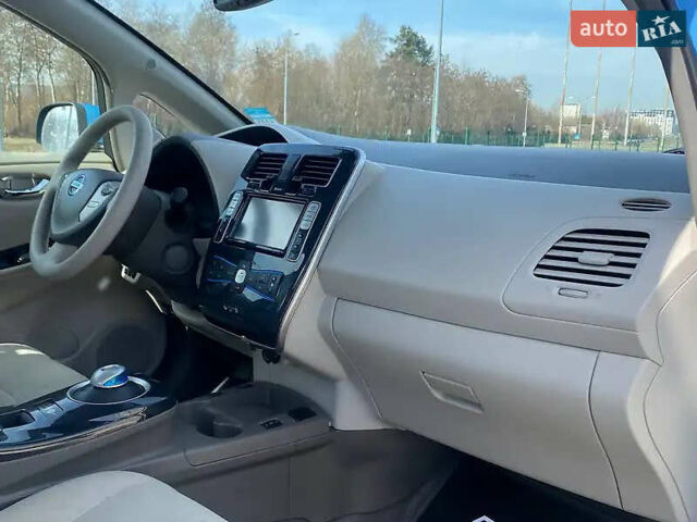 Синий Ниссан Лиф, объемом двигателя 0 л и пробегом 120 тыс. км за 5000 $, фото 14 на Automoto.ua