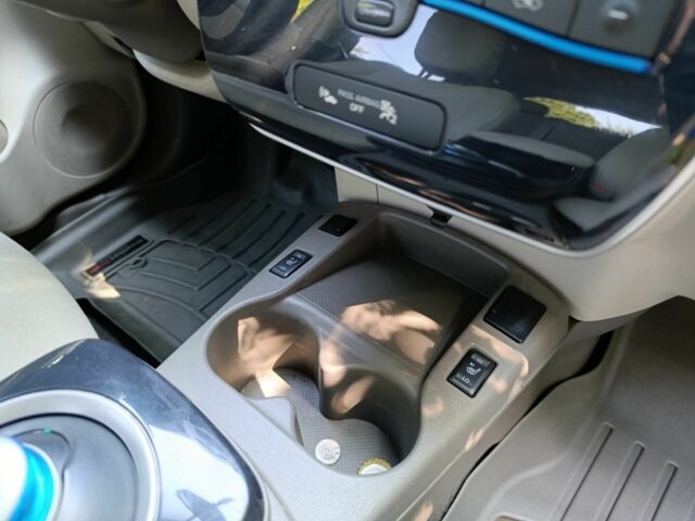 Синий Ниссан Лиф, объемом двигателя 0 л и пробегом 145 тыс. км за 5000 $, фото 15 на Automoto.ua