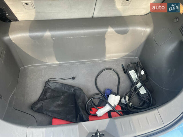 Синий Ниссан Лиф, объемом двигателя 0 л и пробегом 196 тыс. км за 4555 $, фото 50 на Automoto.ua