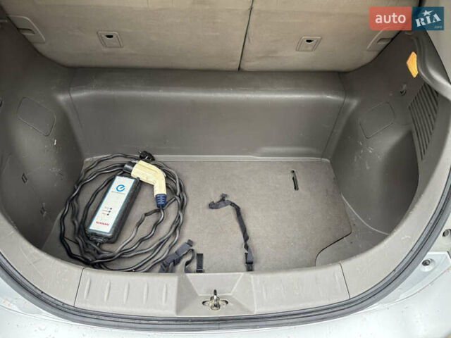 Синій Ніссан Ліф, об'ємом двигуна 0 л та пробігом 92 тис. км за 4990 $, фото 28 на Automoto.ua