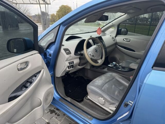 Синий Ниссан Лиф, объемом двигателя 0 л и пробегом 117 тыс. км за 3500 $, фото 4 на Automoto.ua