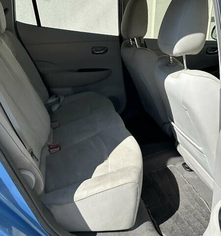 Синий Ниссан Лиф, объемом двигателя 0 л и пробегом 130 тыс. км за 5200 $, фото 8 на Automoto.ua