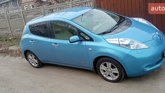 Синий Ниссан Лиф, объемом двигателя 0 л и пробегом 147 тыс. км за 5000 $, фото 1 на Automoto.ua