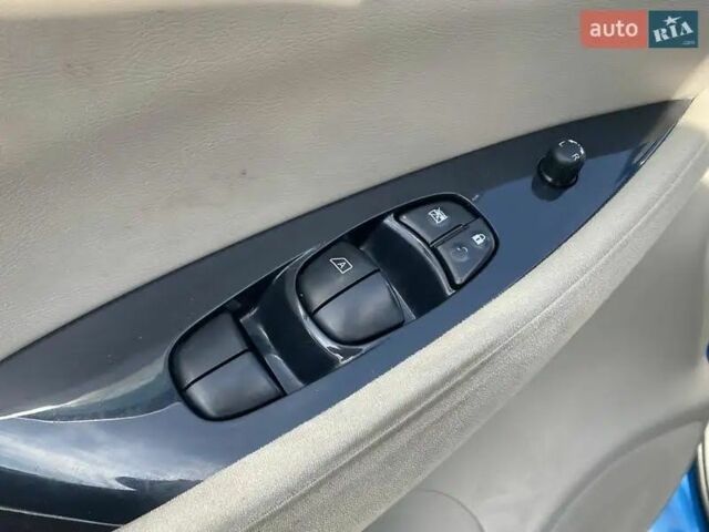 Синий Ниссан Лиф, объемом двигателя 0 л и пробегом 120 тыс. км за 5000 $, фото 8 на Automoto.ua