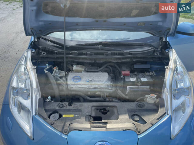 Синий Ниссан Лиф, объемом двигателя 0 л и пробегом 196 тыс. км за 4555 $, фото 52 на Automoto.ua