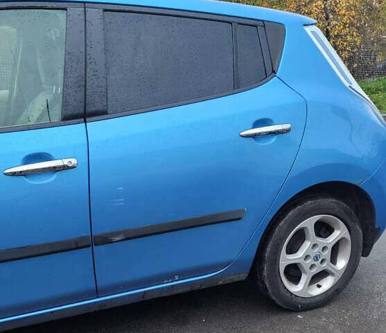 Синий Ниссан Лиф, объемом двигателя 0 л и пробегом 100 тыс. км за 4500 $, фото 7 на Automoto.ua