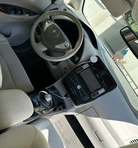 Синий Ниссан Лиф, объемом двигателя 0 л и пробегом 130 тыс. км за 5200 $, фото 6 на Automoto.ua