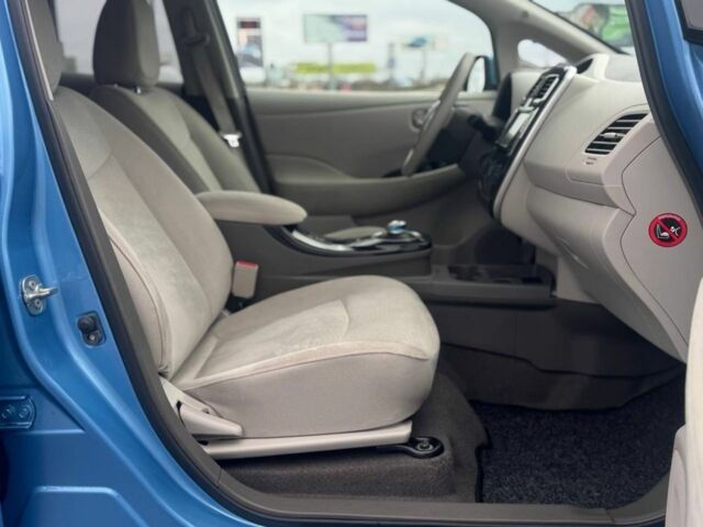 Синий Ниссан Лиф, объемом двигателя 0 л и пробегом 138 тыс. км за 4700 $, фото 14 на Automoto.ua