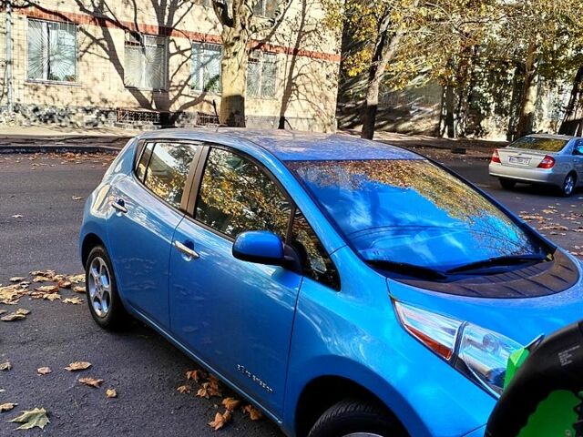 Синий Ниссан Лиф, объемом двигателя 0 л и пробегом 110 тыс. км за 5500 $, фото 6 на Automoto.ua