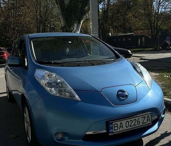 Синий Ниссан Лиф, объемом двигателя 0 л и пробегом 94 тыс. км за 5520 $, фото 10 на Automoto.ua