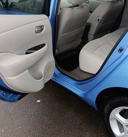 Синий Ниссан Лиф, объемом двигателя 0 л и пробегом 120 тыс. км за 4650 $, фото 4 на Automoto.ua