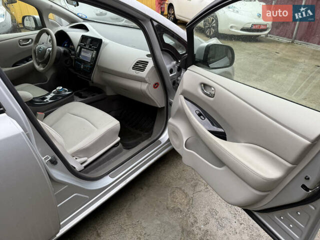 Синій Ніссан Ліф, об'ємом двигуна 0 л та пробігом 92 тис. км за 4990 $, фото 30 на Automoto.ua