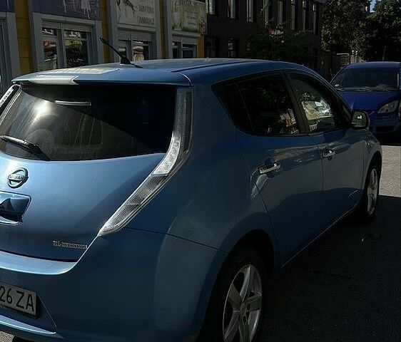 Синий Ниссан Лиф, объемом двигателя 0 л и пробегом 94 тыс. км за 5520 $, фото 7 на Automoto.ua