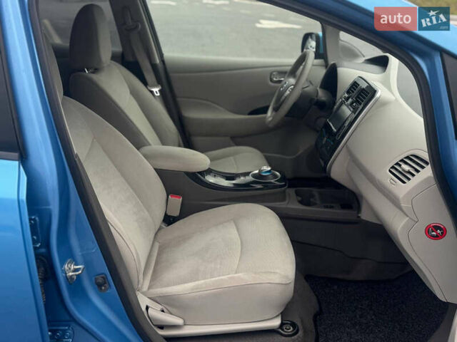 Синий Ниссан Лиф, объемом двигателя 0 л и пробегом 138 тыс. км за 4700 $, фото 10 на Automoto.ua