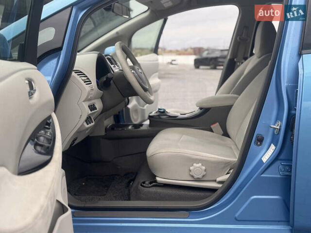 Синий Ниссан Лиф, объемом двигателя 0 л и пробегом 138 тыс. км за 4700 $, фото 23 на Automoto.ua