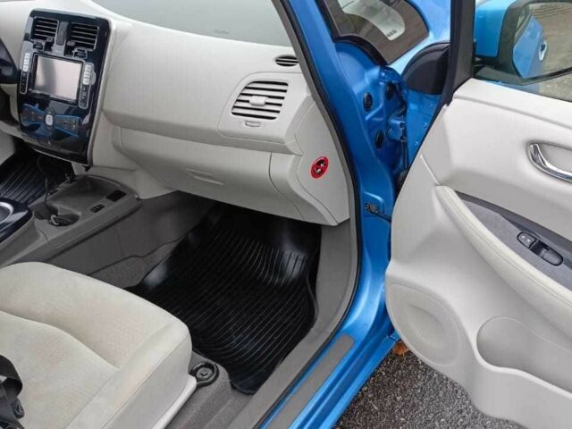 Синий Ниссан Лиф, объемом двигателя 0 л и пробегом 115 тыс. км за 5850 $, фото 16 на Automoto.ua