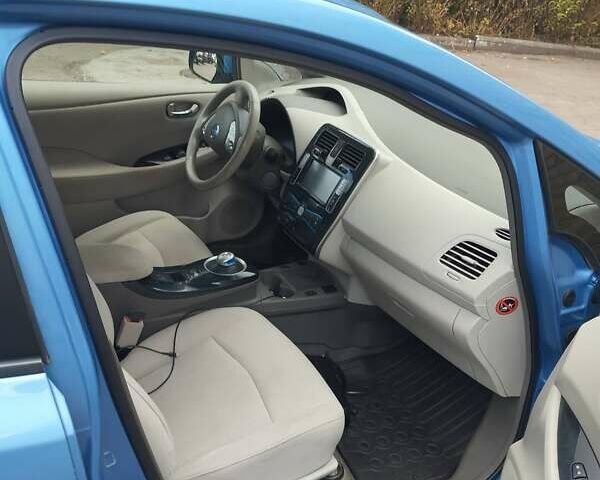 Синий Ниссан Лиф, объемом двигателя 0 л и пробегом 118 тыс. км за 6000 $, фото 3 на Automoto.ua