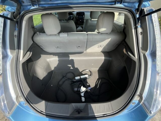 Синий Ниссан Лиф, объемом двигателя 0 л и пробегом 156 тыс. км за 4600 $, фото 17 на Automoto.ua