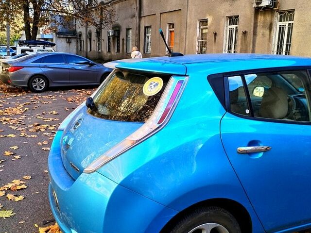 Синий Ниссан Лиф, объемом двигателя 0 л и пробегом 110 тыс. км за 5500 $, фото 5 на Automoto.ua